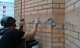 Обследование фасада здания в Балахне в октябре